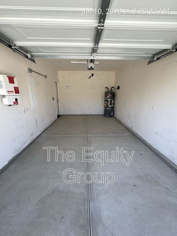 Building Photo - 723 S Pinkham St