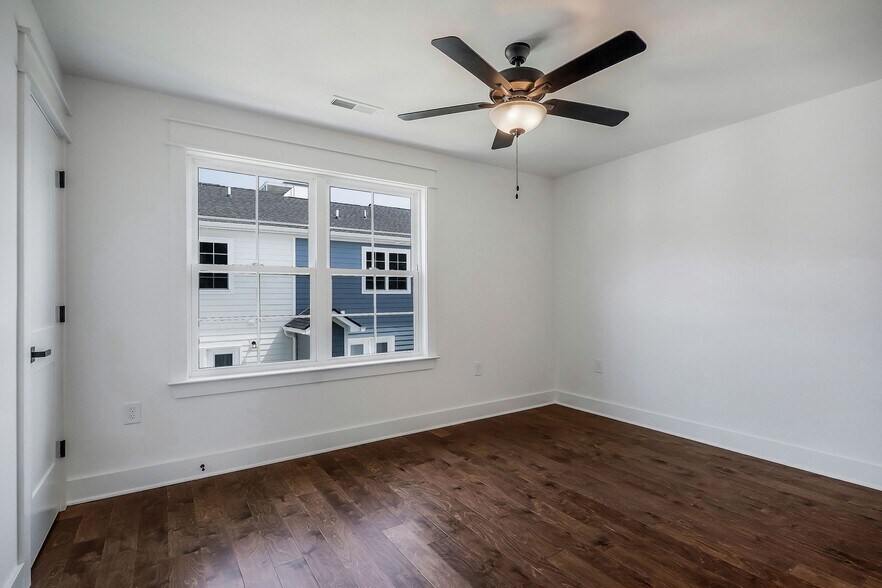 Building Photo - 211 S High St