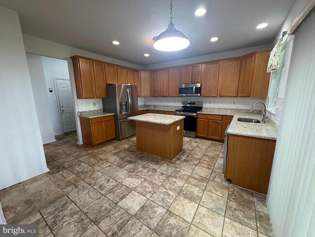 Building Photo - 208 Castle Dr
