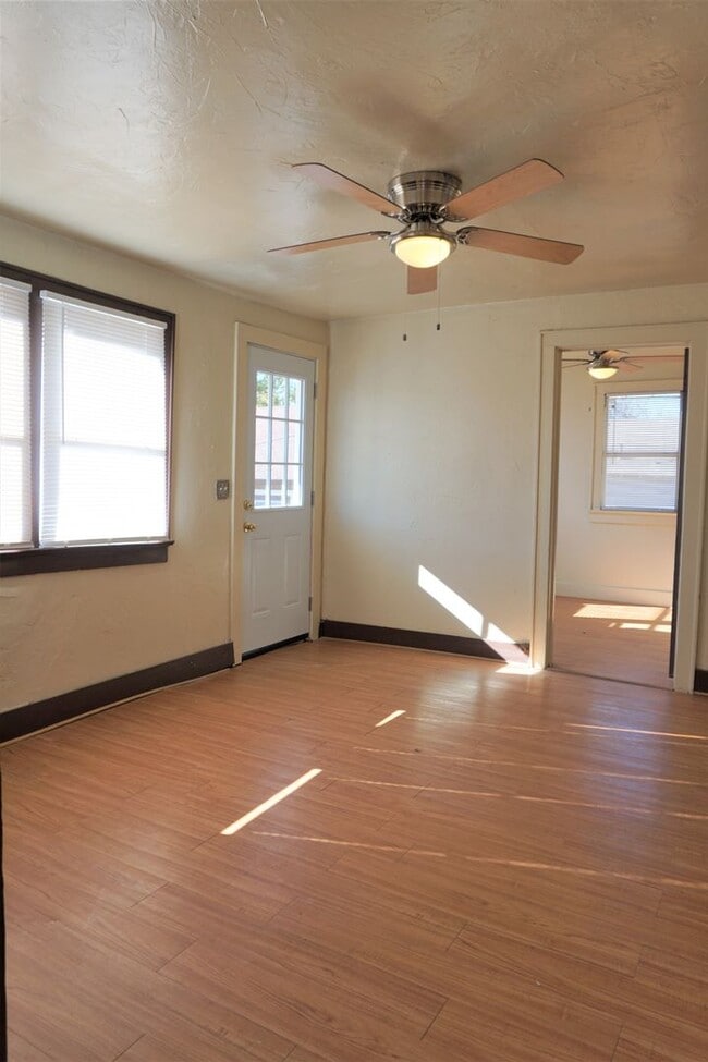 Building Photo - 523 SW 26