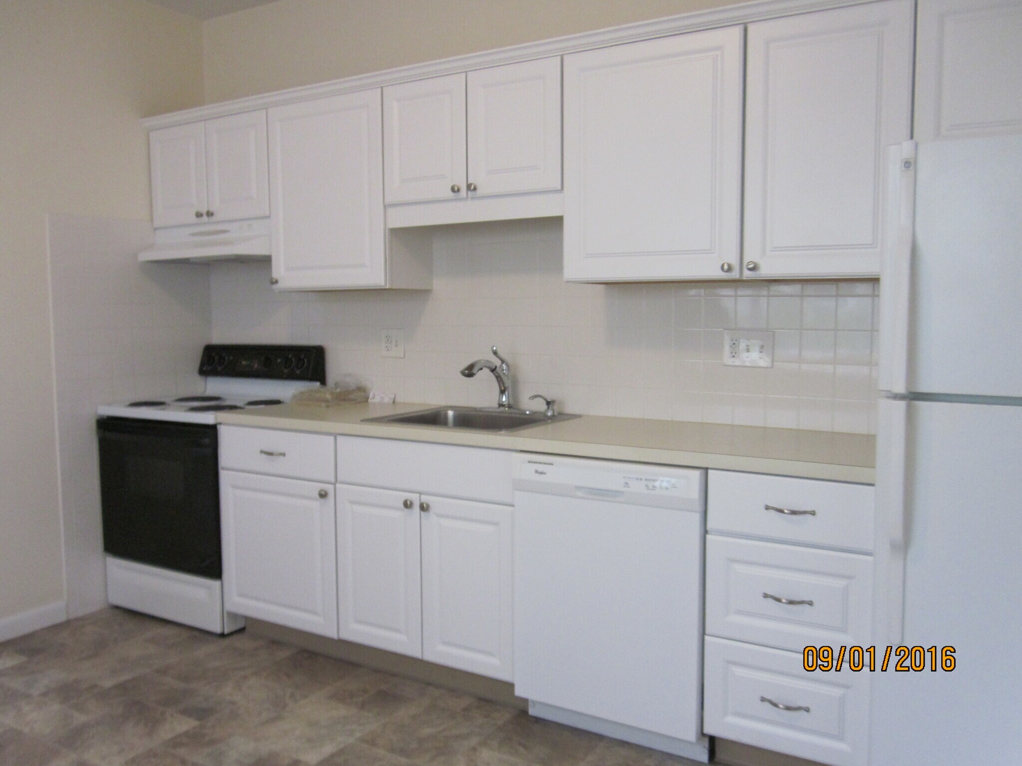 Building Photo - 46 Rustic St