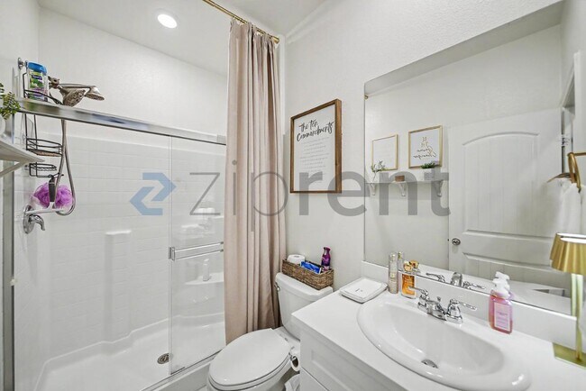 Building Photo - Unit