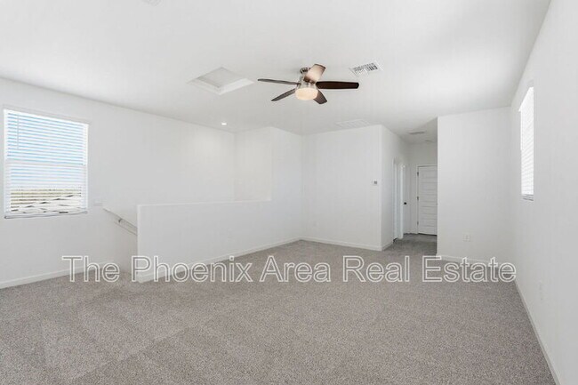 Building Photo - 2761 W Seaver Ave