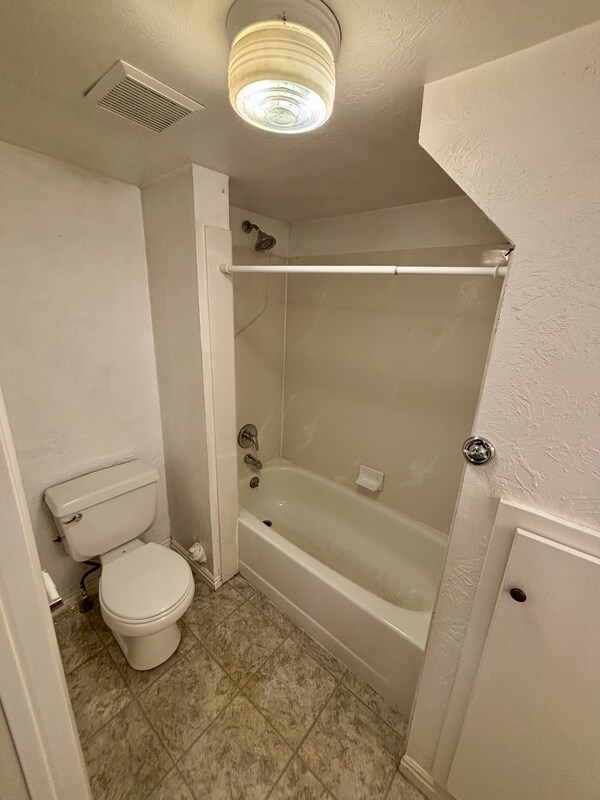 Building Photo - 979 W 100 S