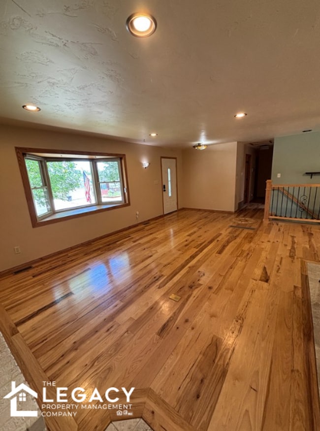 Building Photo - Eastside Home