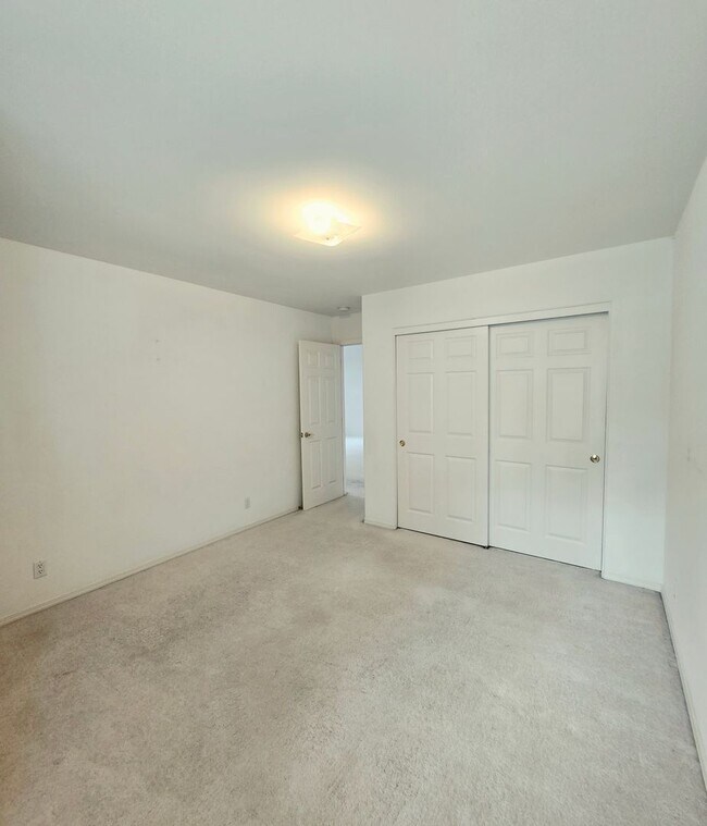 Building Photo - ***PENDING APPLICATION***Single Level 3 Bedroom, 2.5 Bath Spacious Home For Rent in Port Ludlow!