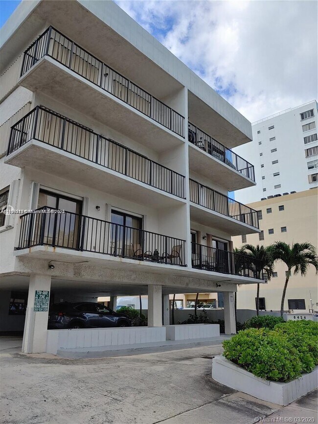 Building Photo - 6424 Collins Ave