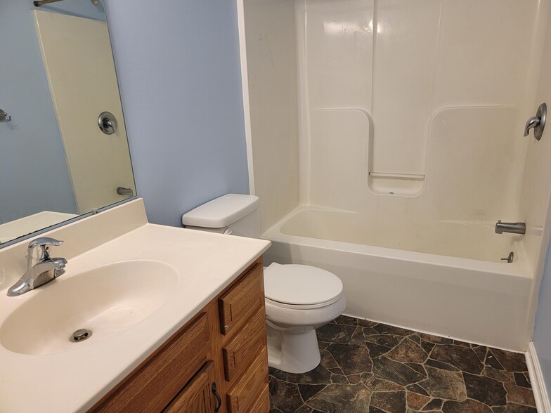 Building Photo - 2006 Greystone Dr