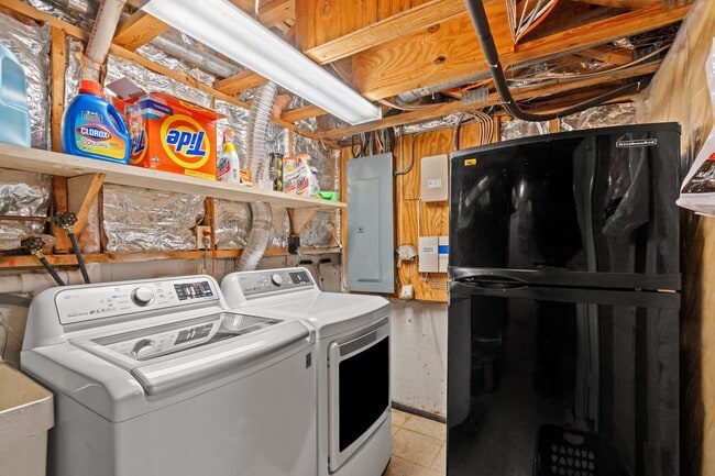 Building Photo - 4422 Westover Pl NW