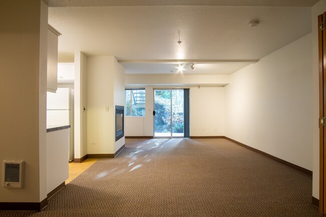 Building Photo - Spacious & Bright Modern Studio w/Fireplace, W/D & Patio