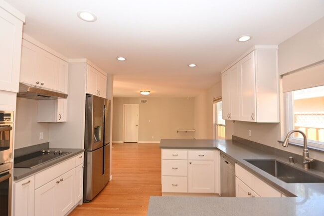 Building Photo - Updated Sunnyvale Beauty, 3/2 with AC