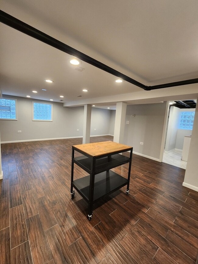 Building Photo - 3055 N Lockwood Ave