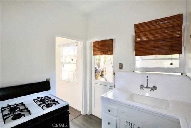Building Photo - 364 Cliff Dr