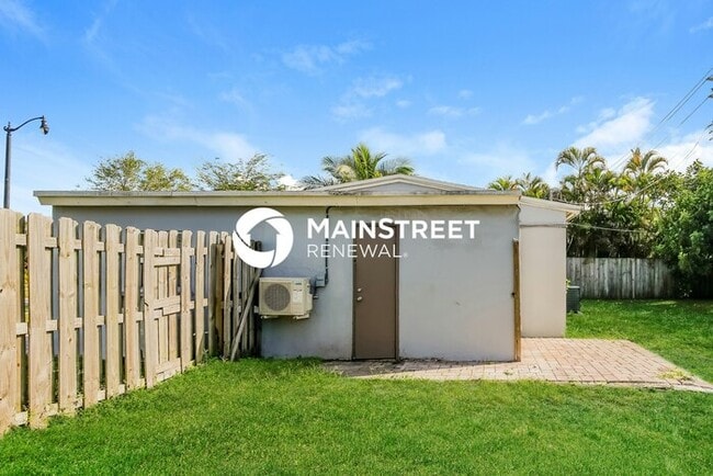 Building Photo - 2 Bedroom Pet-Friendly Home in Pompano Bea...