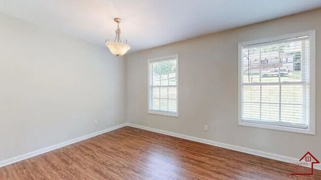 Building Photo - 1427 Lantana Ln NW