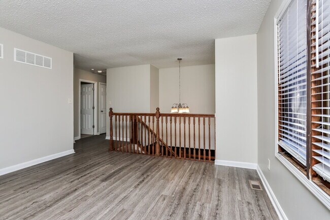 Building Photo - 1253 Advance Dr