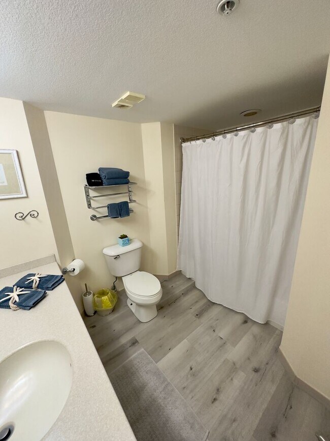 Building Photo - Oceanfront Corner View Condo - BEST VIEW & Wake up to the Oceanview from bed! DEPOSIT-FREE Rentin...