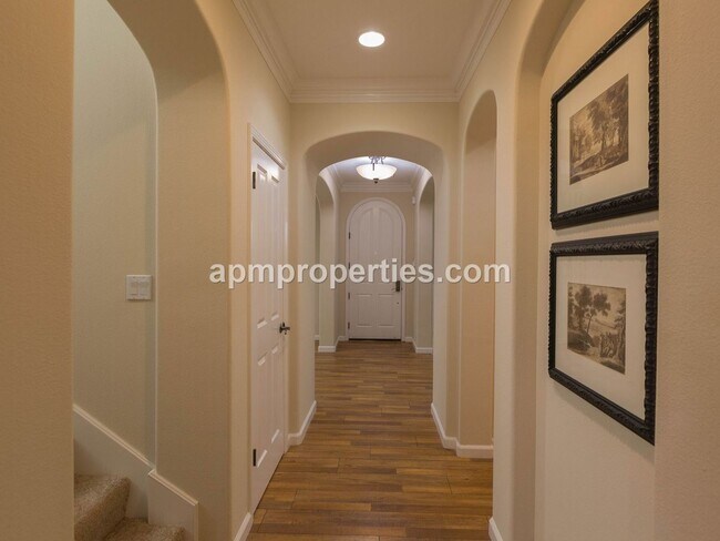 Building Photo - Upscale 3 Bedroom + Den, 4 bath, Detached Cottage, in Gale Ranch!