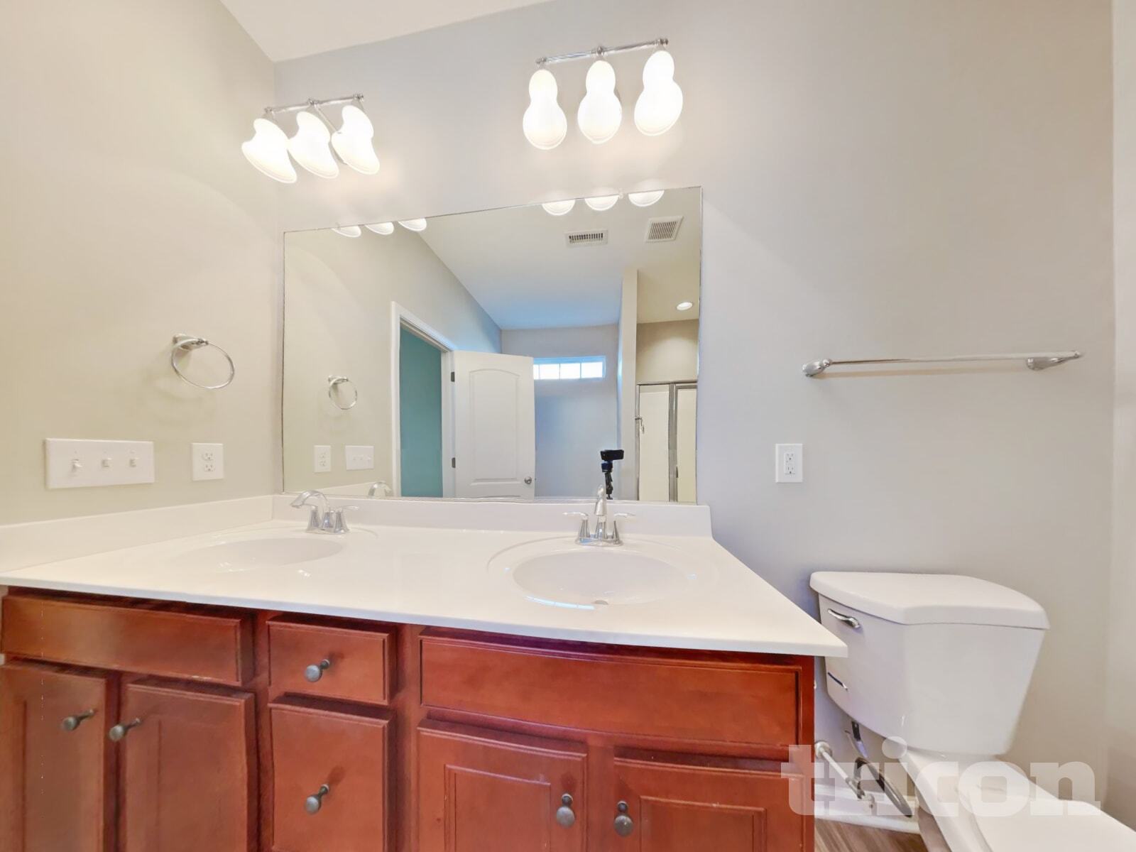 Building Photo - 1933 Pavilion Dr