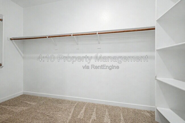 Building Photo - 3241 E Malibu Dr