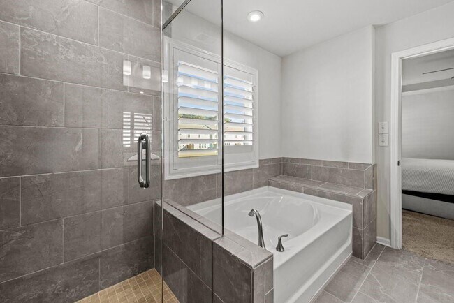 Building Photo - 2615 Quaterdeck Drive