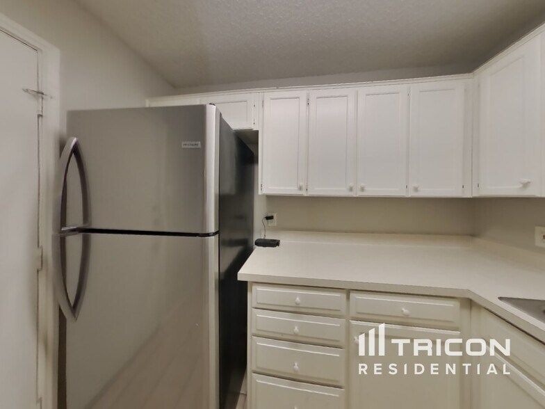 Building Photo - 6705 Lampe Ct