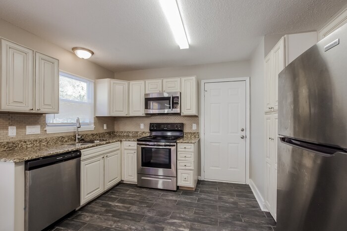 Building Photo - 14423 Planters Knob Ln