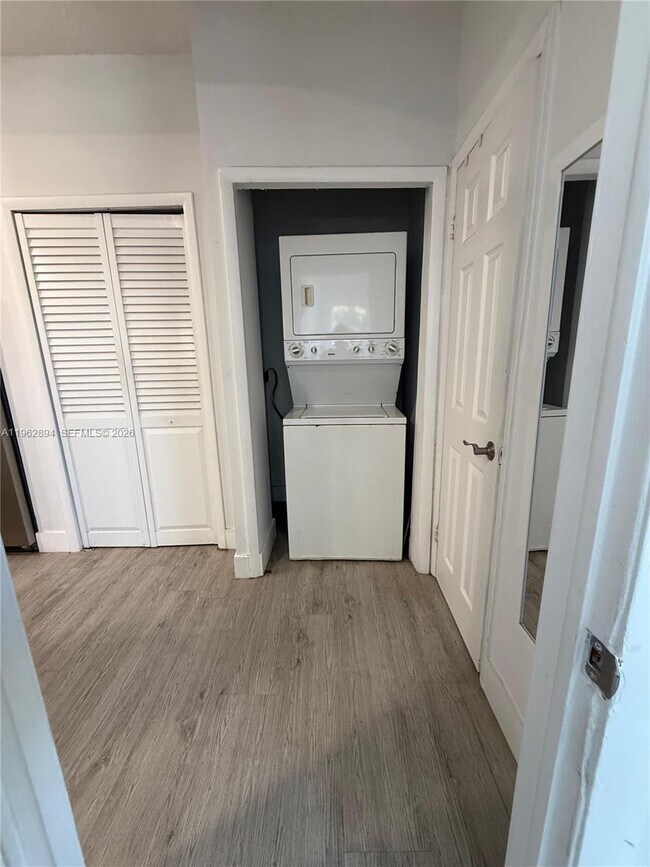 Building Photo - 842 Meridian Ave