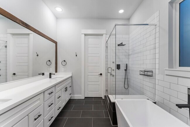 Building Photo - 113 Coronado St