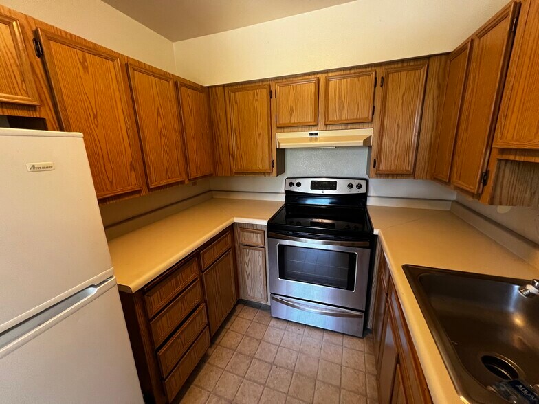 Building Photo - 342 SW Hamilton Ct
