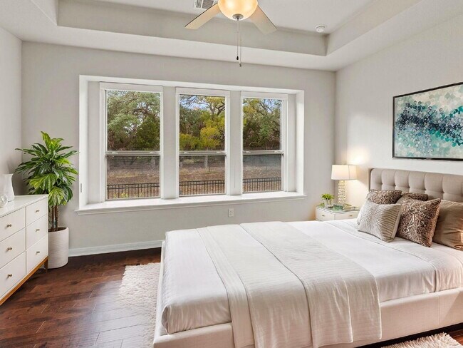 Building Photo - Modern updates and amenities but feels like home!