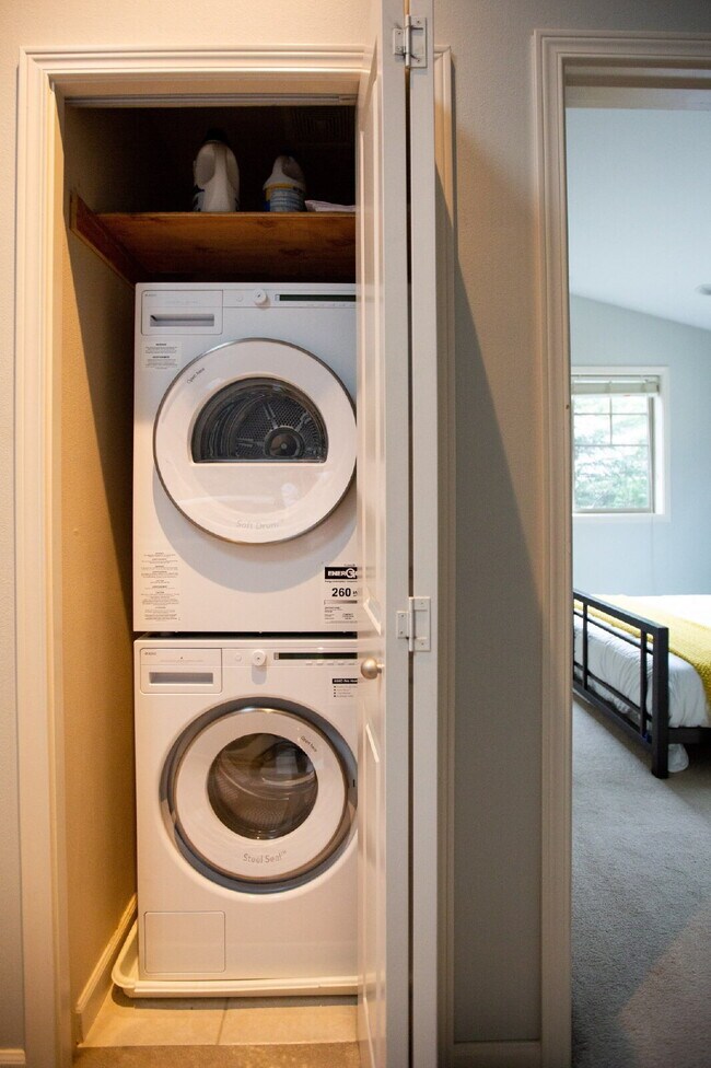 Building Photo - Gorgeous 3-Bed Capitol Hill Townhome with A/C, Garage & Partial Furnishings!- Available NOW FOR RENT