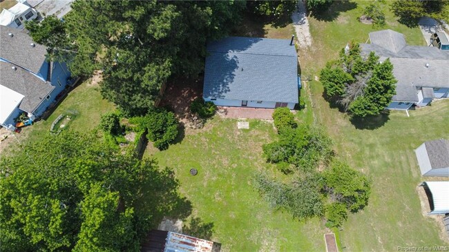 Building Photo - 3127 N Riverside Dr