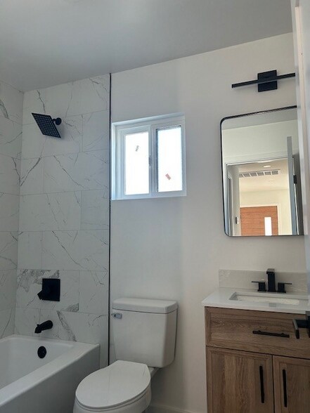 Building Photo - 13344 Hubbard St