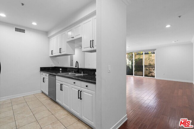 Building Photo - 1401 S St Andrews Pl