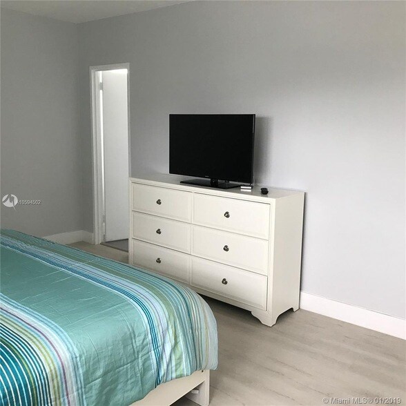 Building Photo - 3801 S Ocean Dr