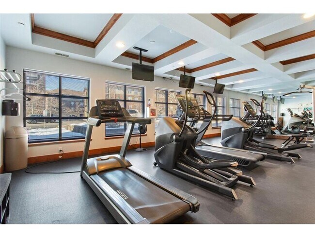 Building Photo - Sparkling 2 Bedroom Condo in Southwest Sta...