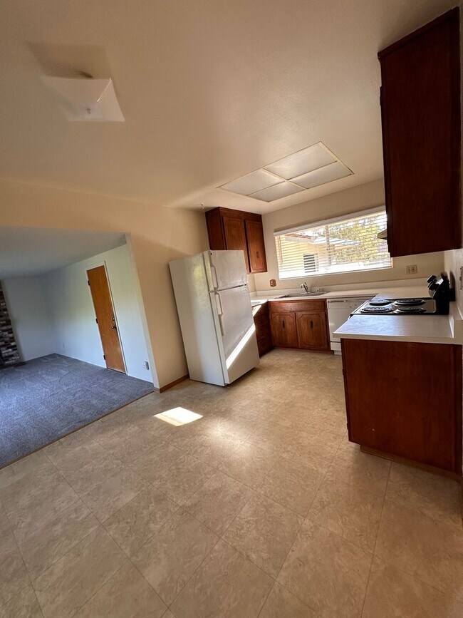 Building Photo - 2701 Blackburn Dr