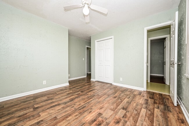 Building Photo - Fantastic 4bd/3ba home! Let yourself in!