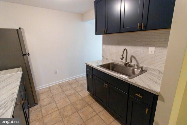 Building Photo - 4 Fieldstone Ct