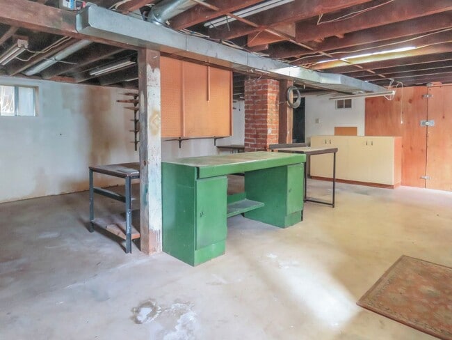 Building Photo - *** 4 Bedroom Sellwood Home ***