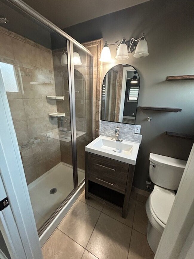 Building Photo - 2324 S Sallee St