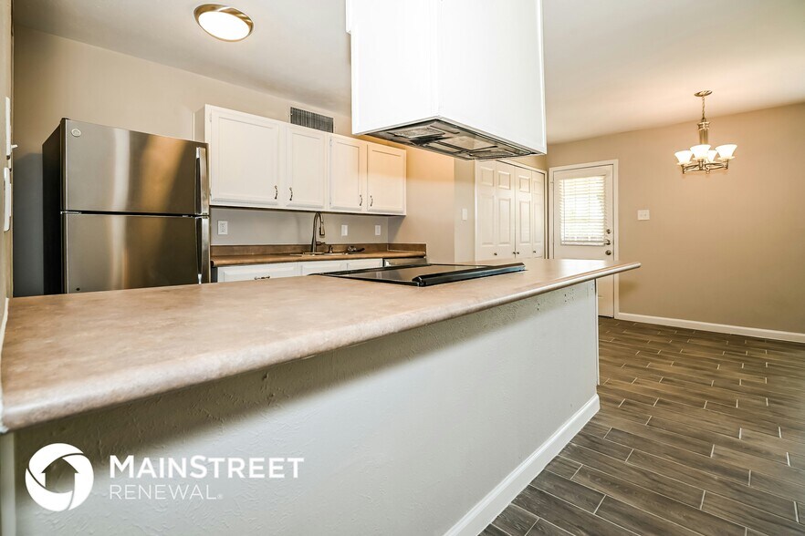 Building Photo - 308 Rockcrest Dr