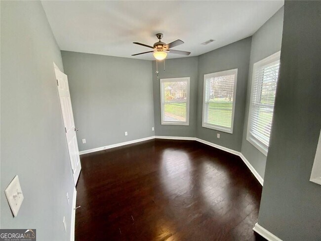 Building Photo - 294 Bass St SW