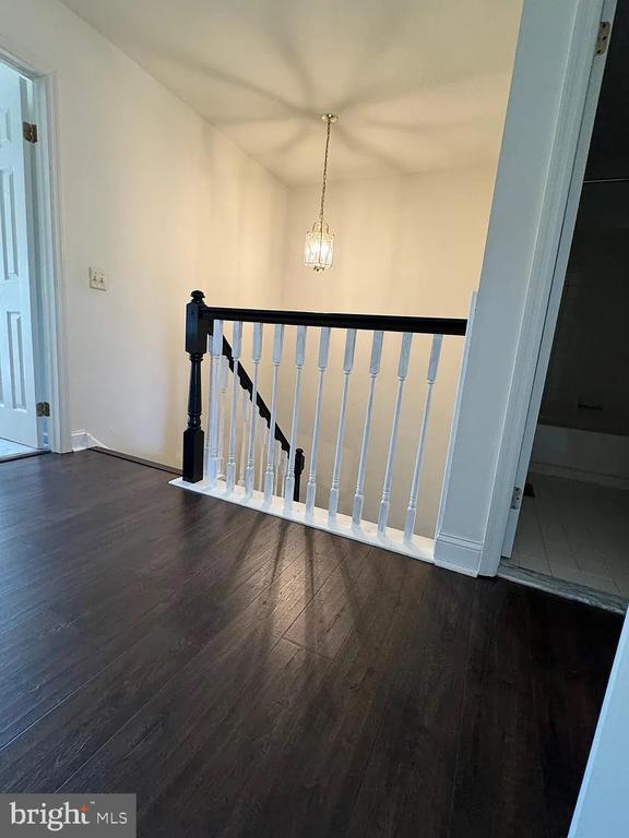 Building Photo - 518 Country Club Dr