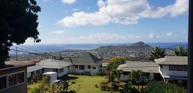Building Photo - AMAZING VIEWS!  Charming almost original 2...