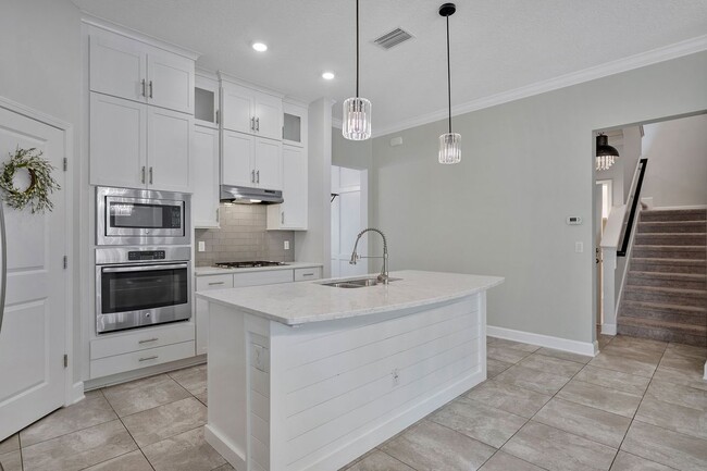 Building Photo - 150 Whisper Rock Dr