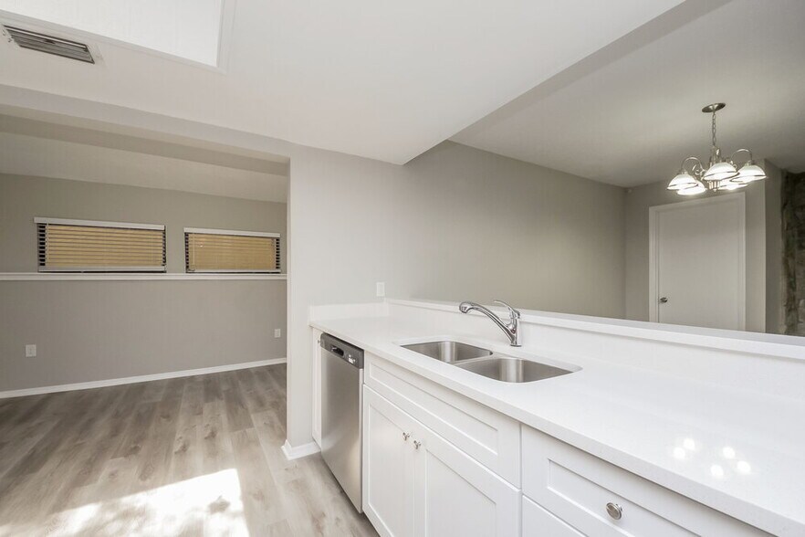 Building Photo - 1056 Saddleback Ridge Rd