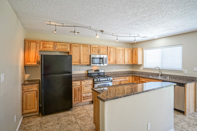 Building Photo - 6451 Shiprock Ct NE