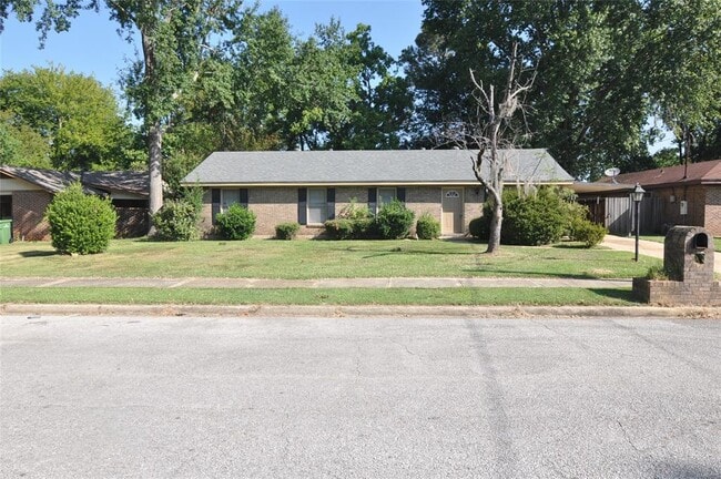 Primary Photo - 2737 S Wallace Dr